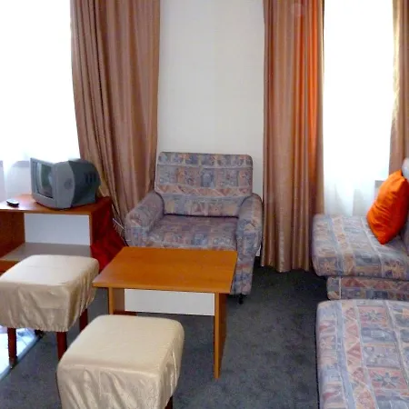 Πανσιόν Elfi 2*